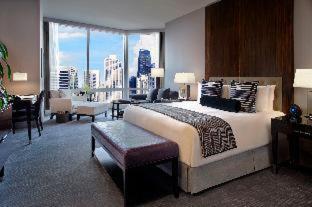 Deluxe King Room City View