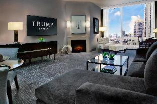 Deluxe King Suite City View