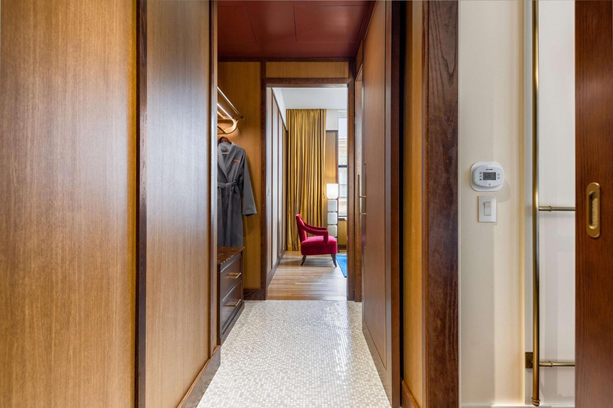 One-Bedroom King Suite