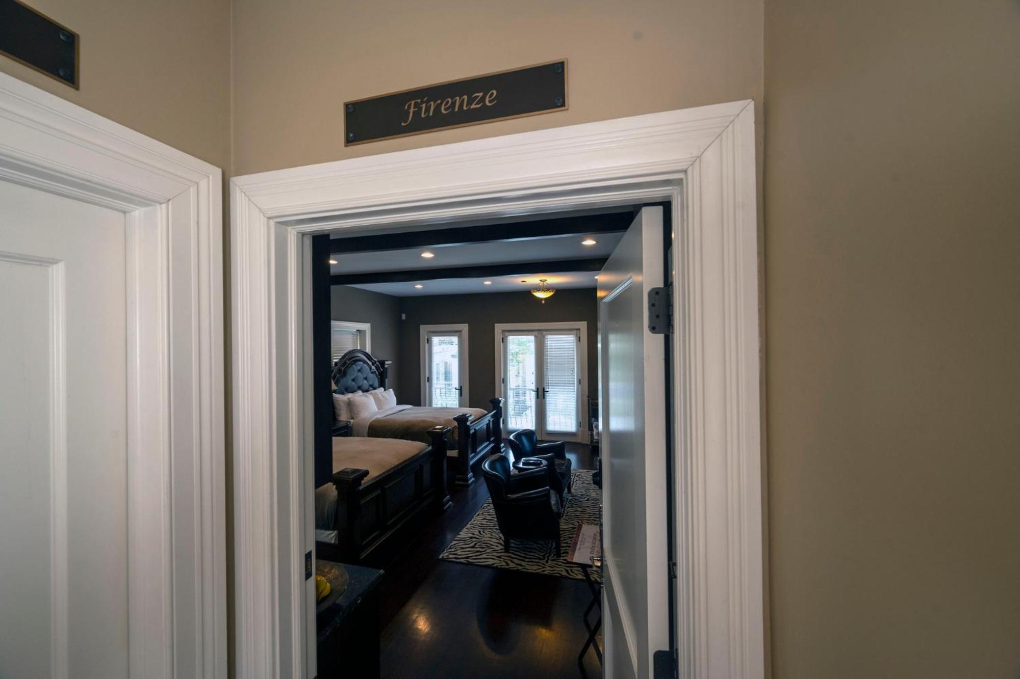 Deluxe Queen Suite,1531305901:JPEG
