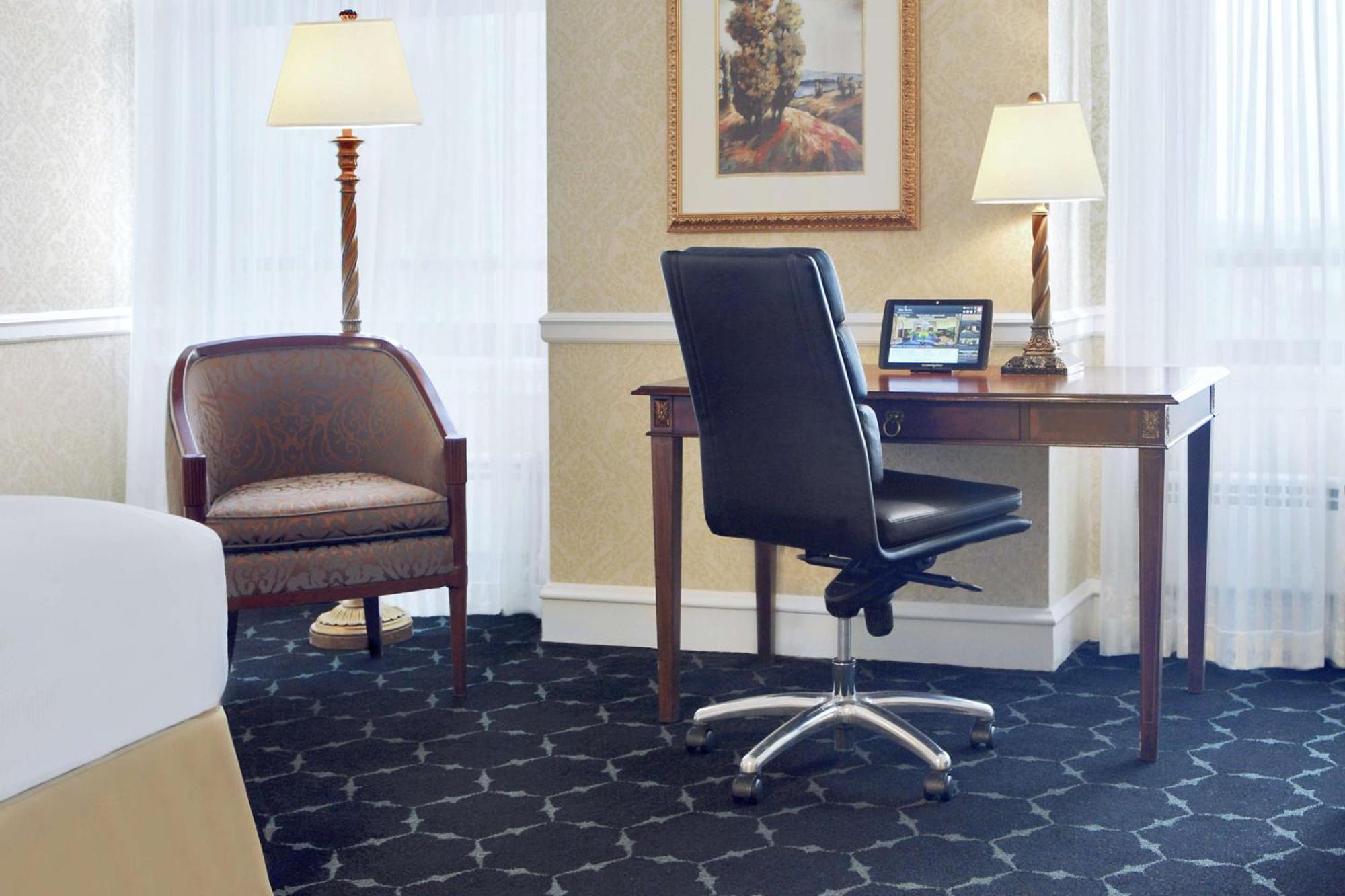 King Studio Suite Lake View