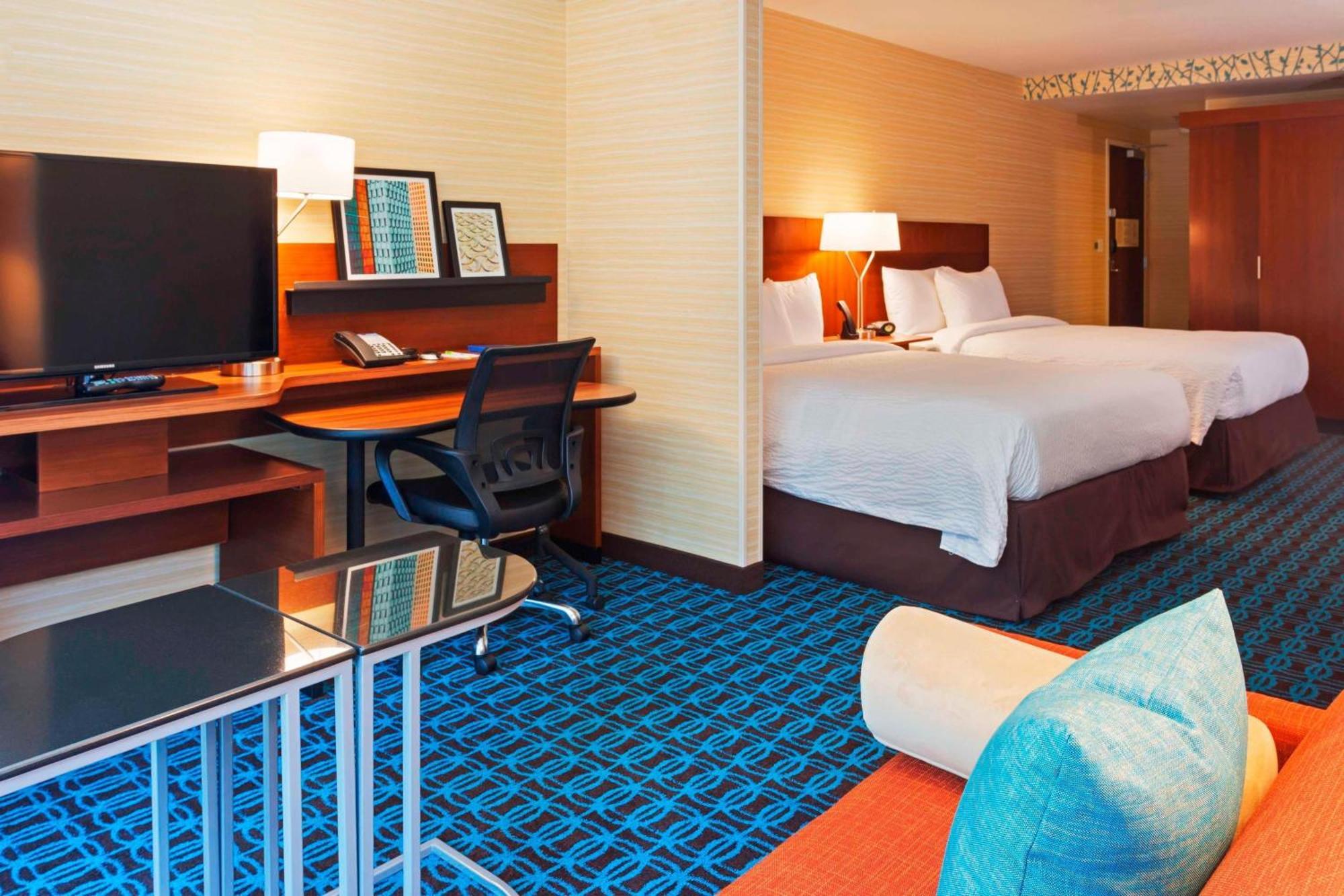 Queen Room Two Queen Beds Hearing Accessible