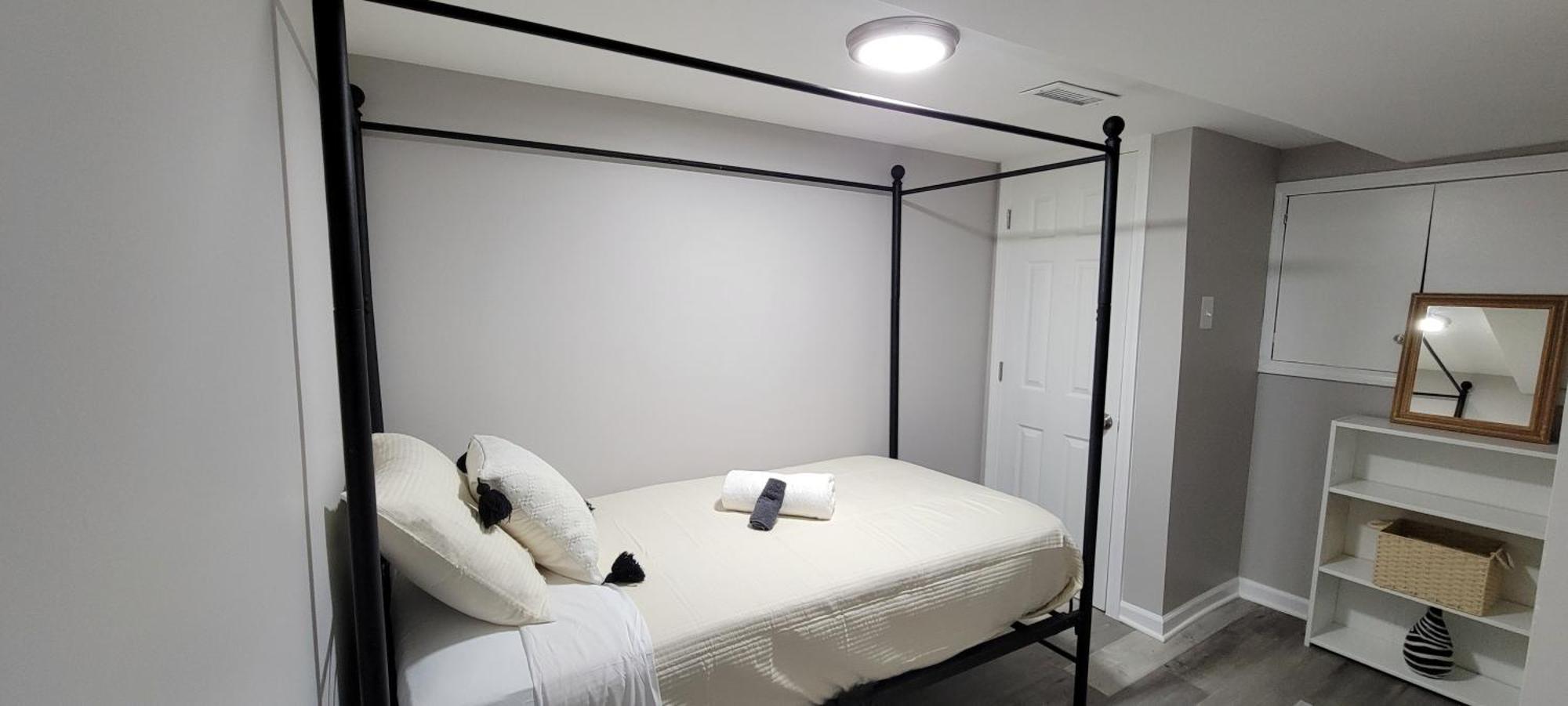 Five-Bedroom Deluxe Apartment