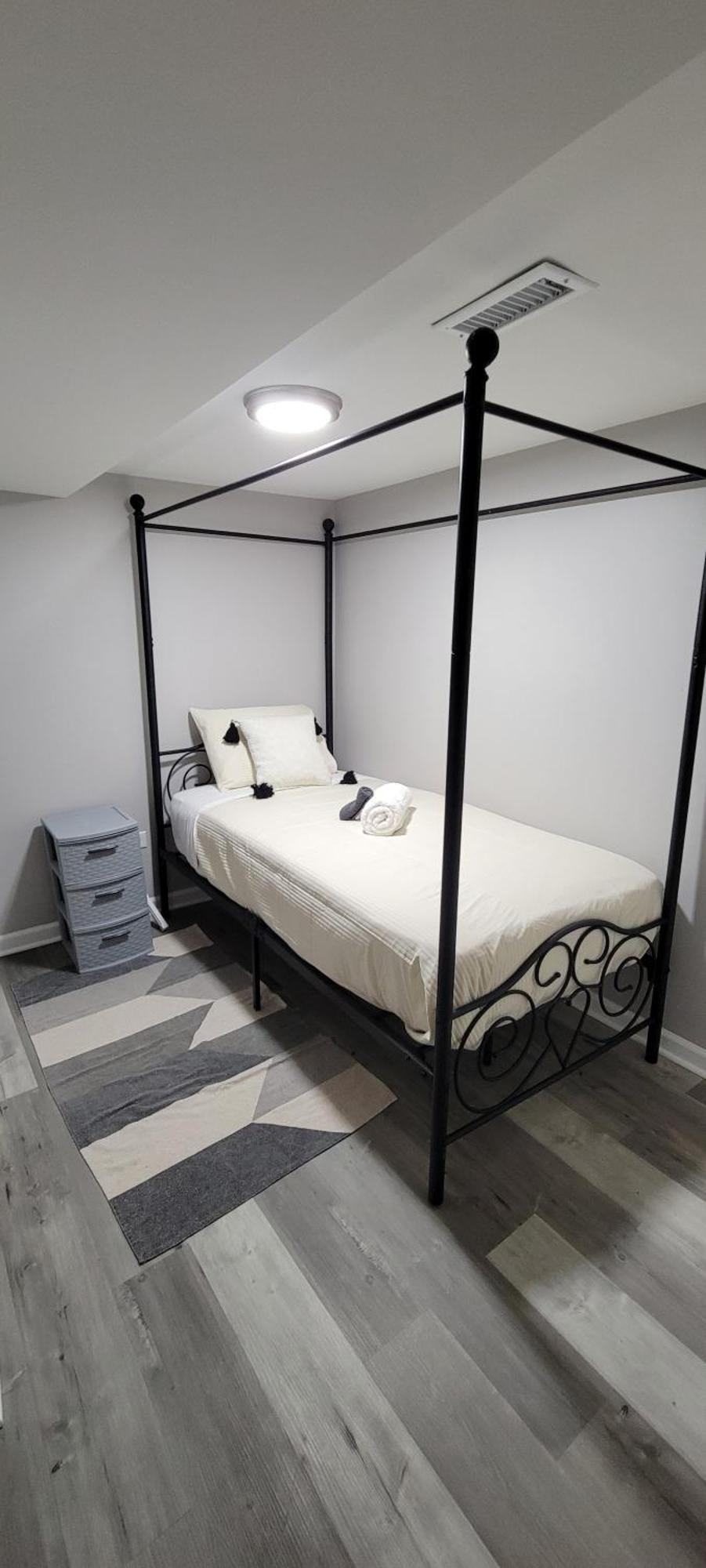 Five-Bedroom Deluxe Apartment