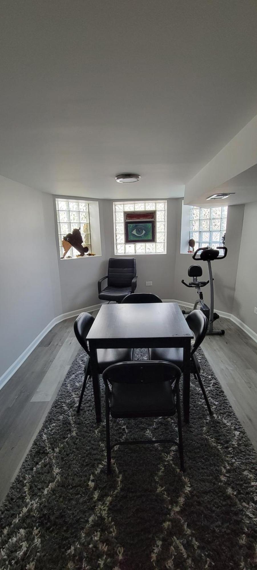 Five-Bedroom Deluxe Apartment