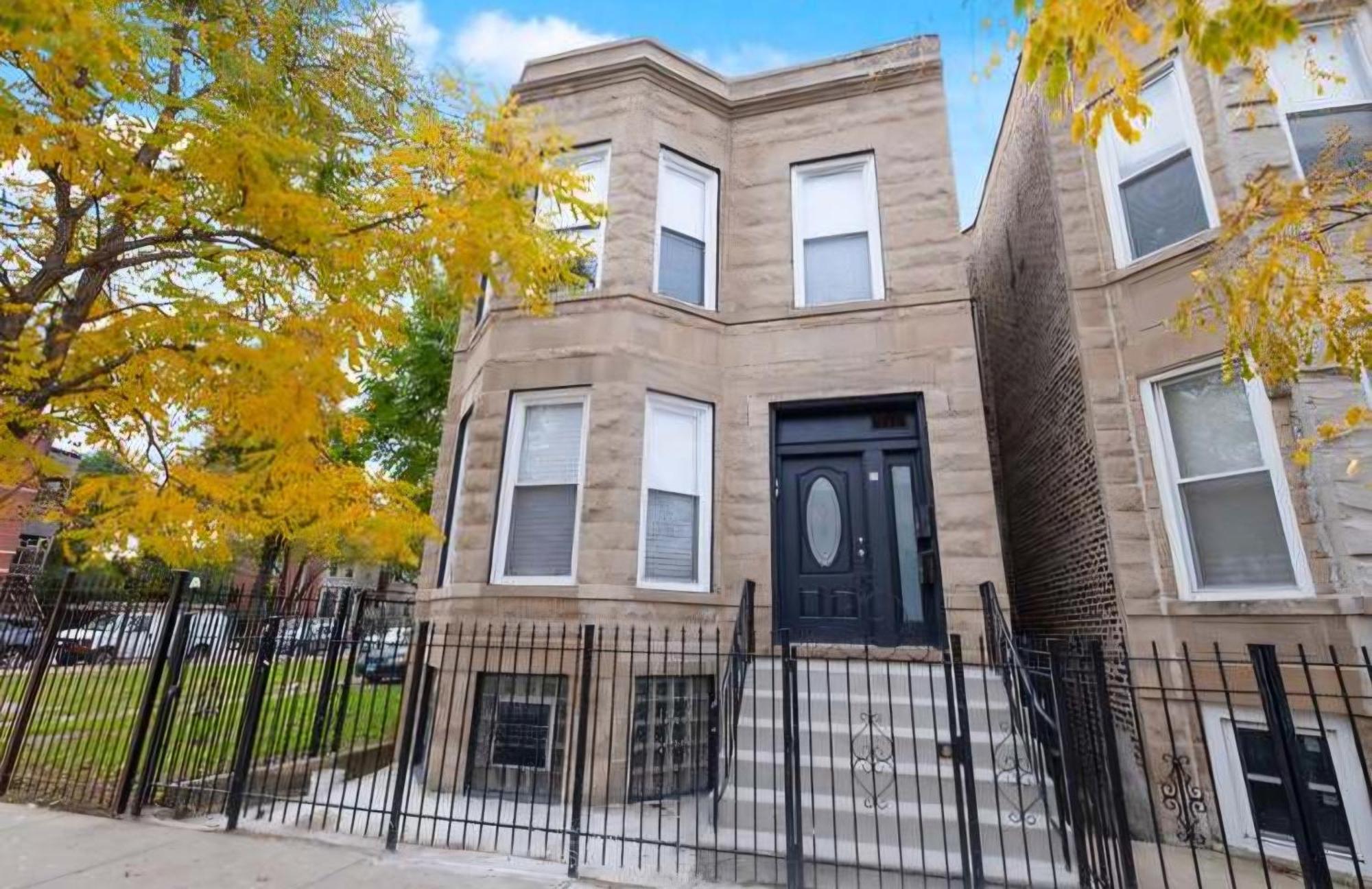 Three-Bedroom Deluxe Apartment