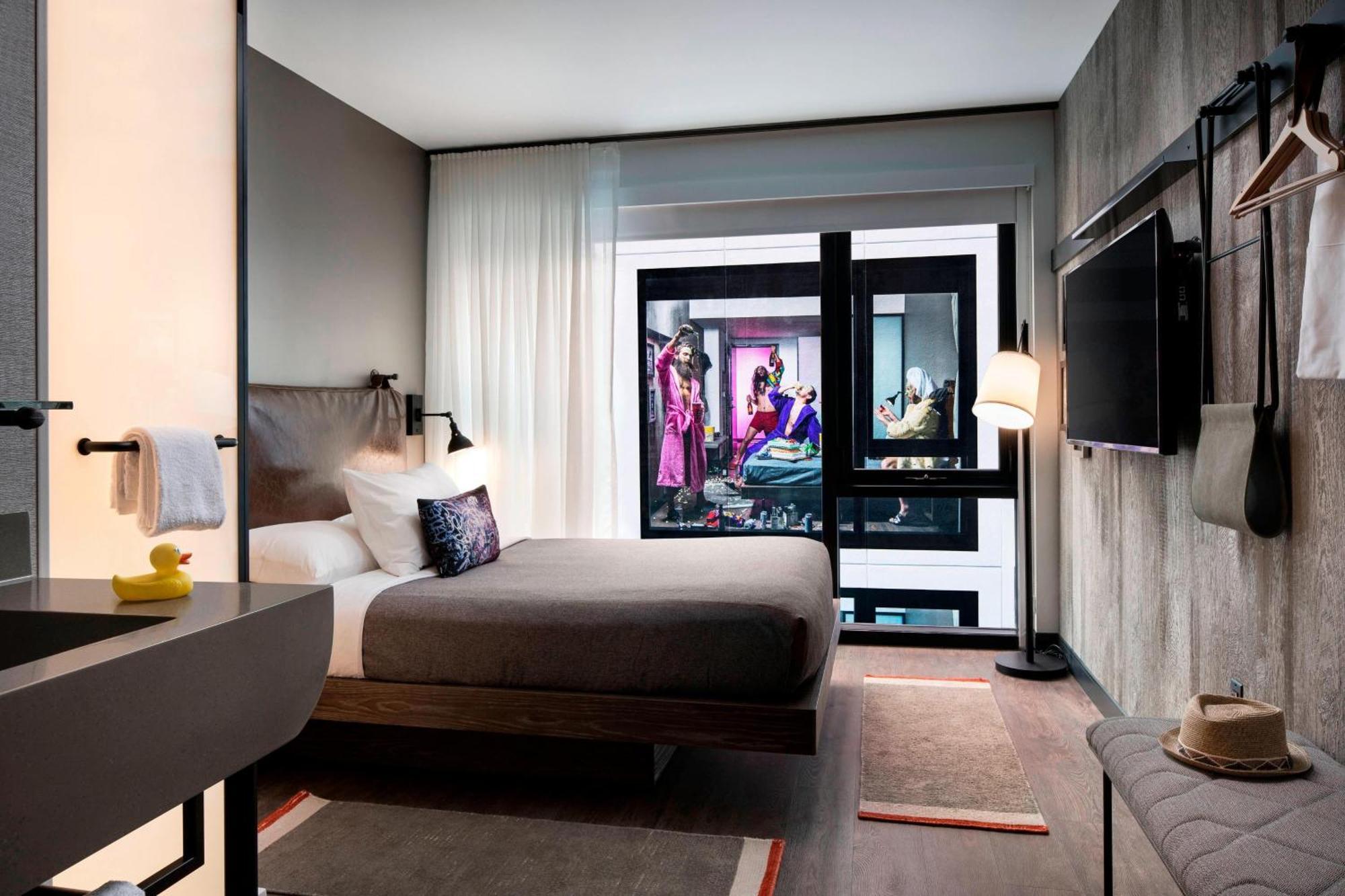 Queen Room Inner Circle View Hearing Accessible