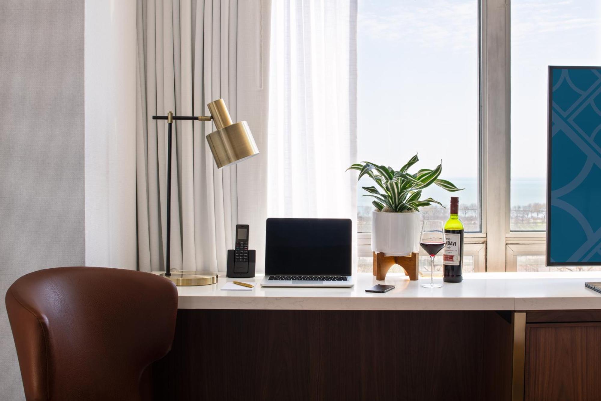 Superior King Room City View