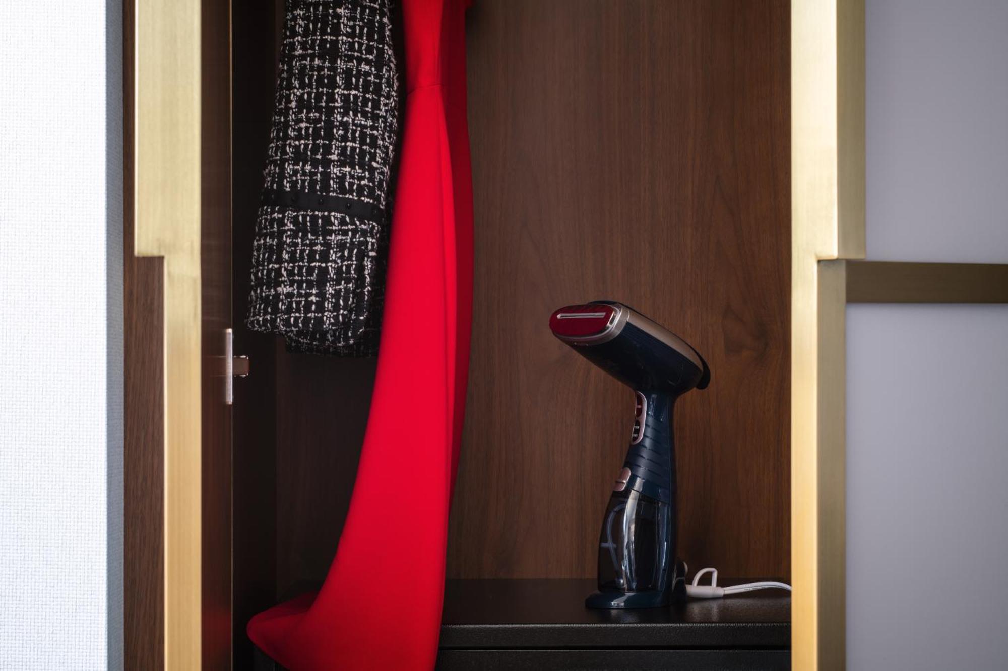 Deluxe King Room Limited View Roll Shower Mobility Accessible