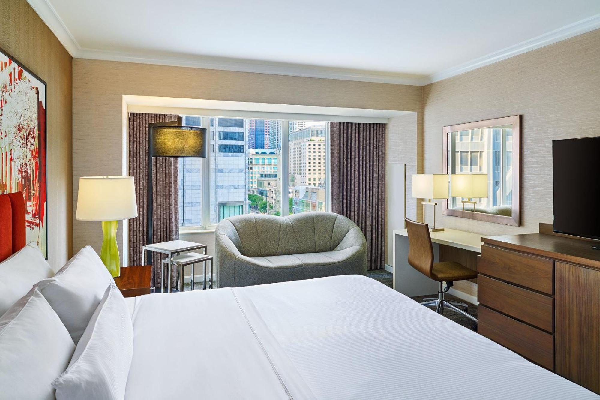 Deluxe King Room City View