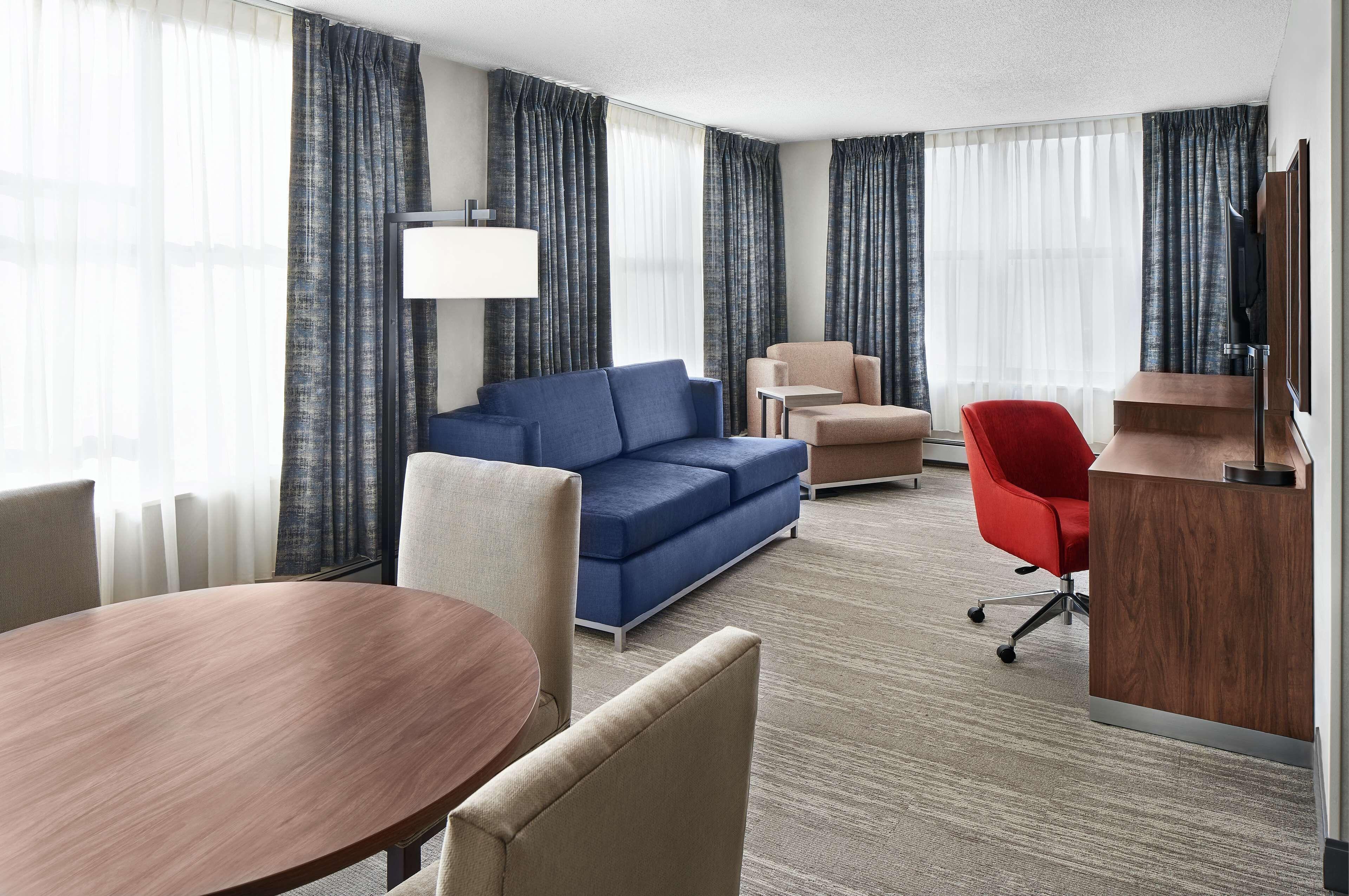 2 Queen 1 Bedroom Sofabed Corner Suite Nonsmoking