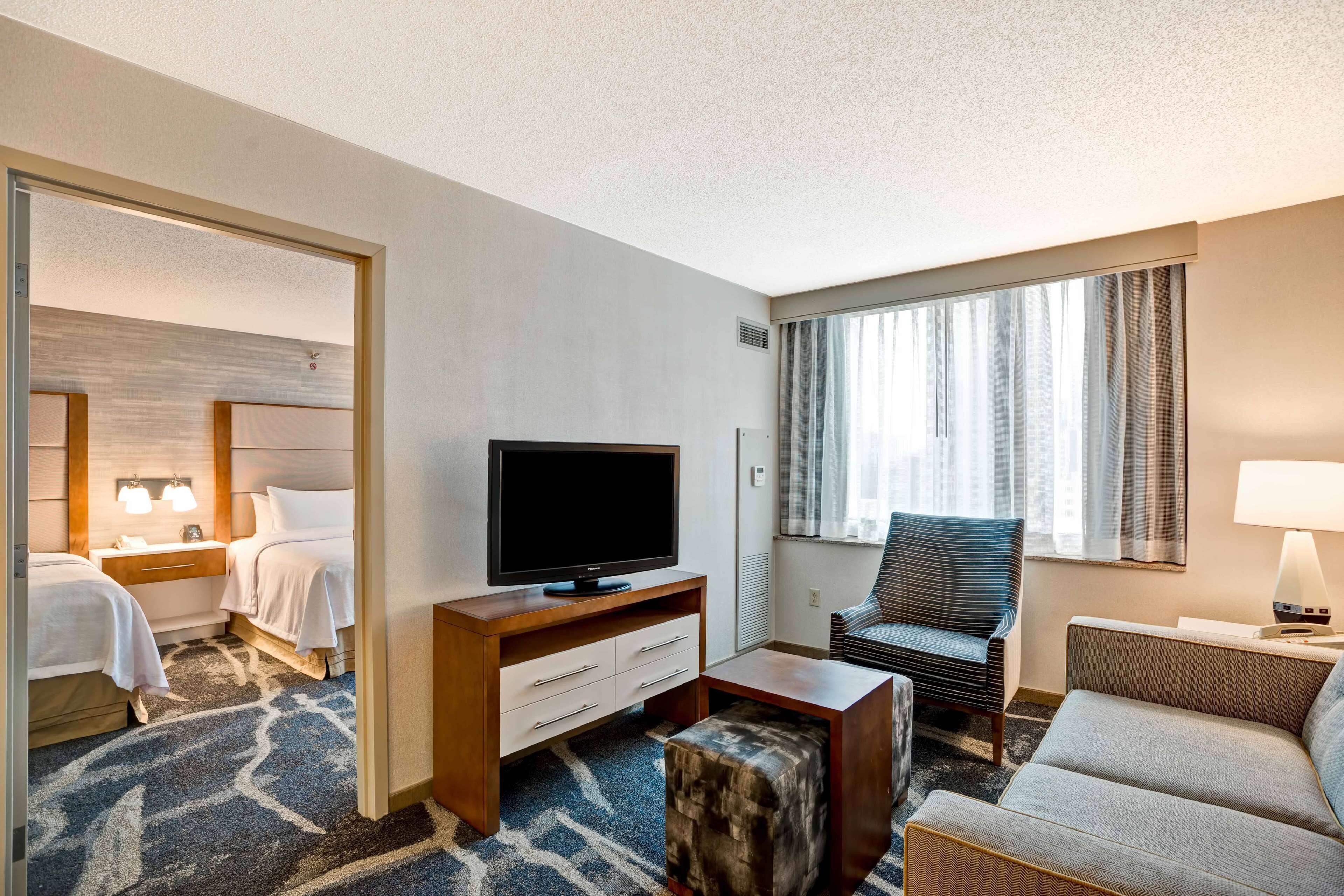 One-Bedroom Queen Suite