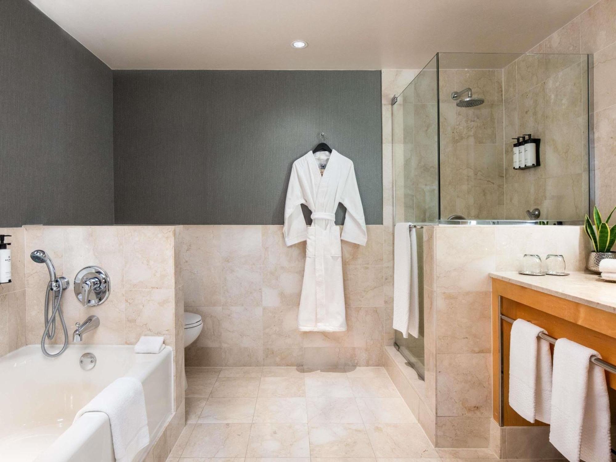 Hoeksuite met Kingsize Bed en Slaapbank - Woonkamer