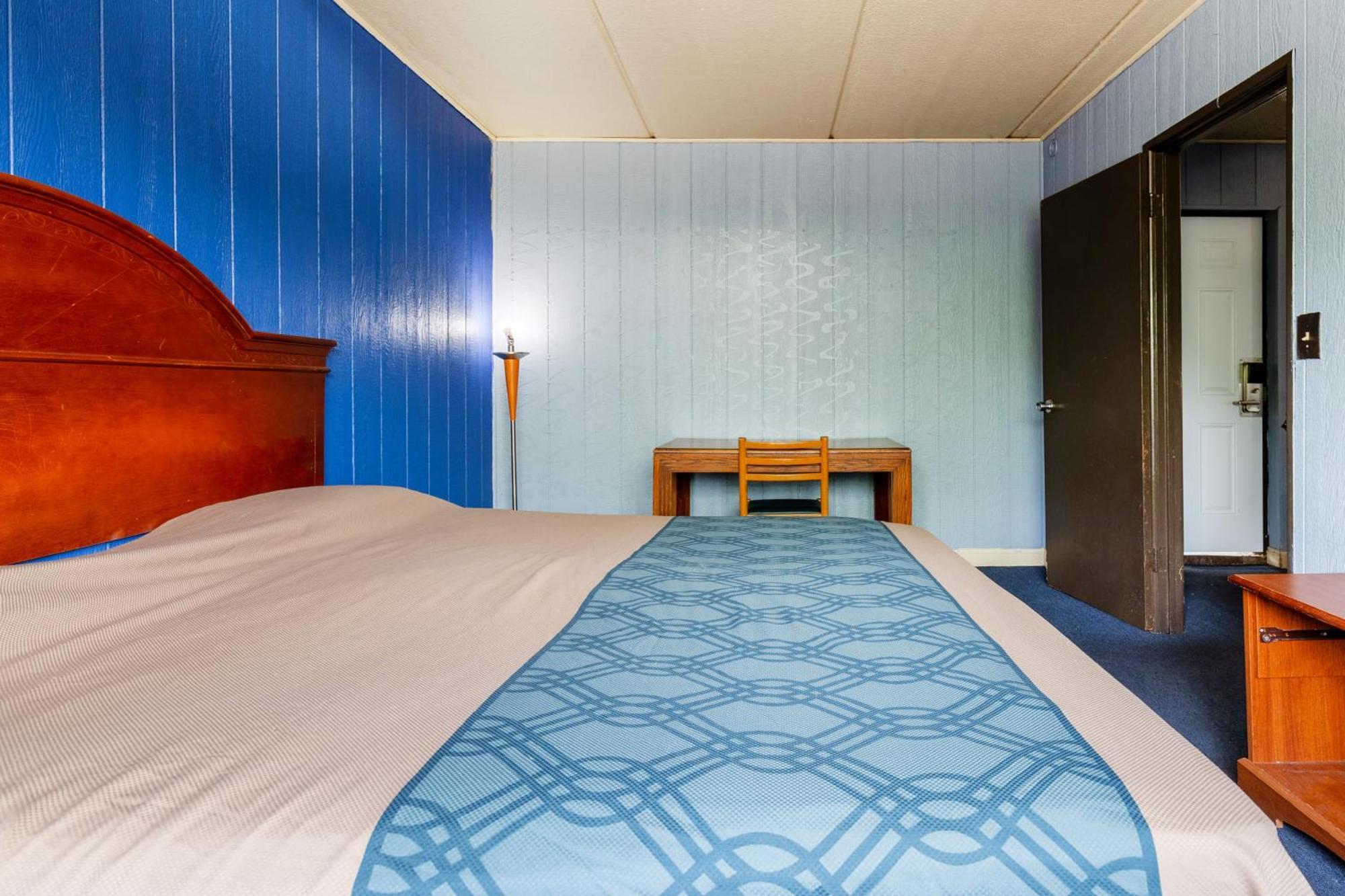 Suite Queen Bed Non-Smoking