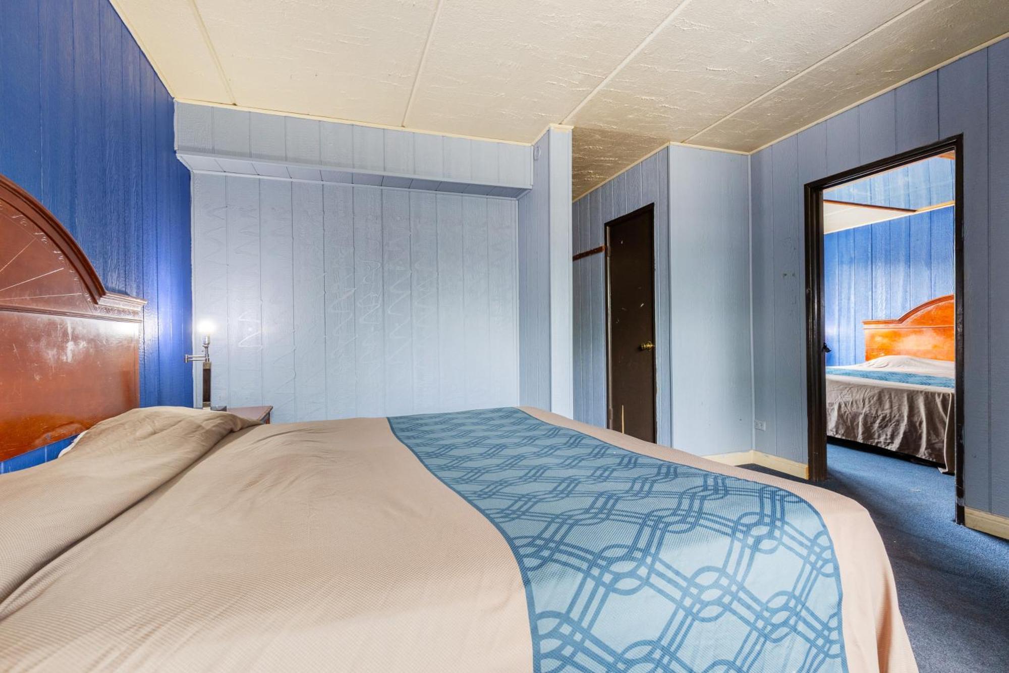 Suite Queen Bed Non-Smoking