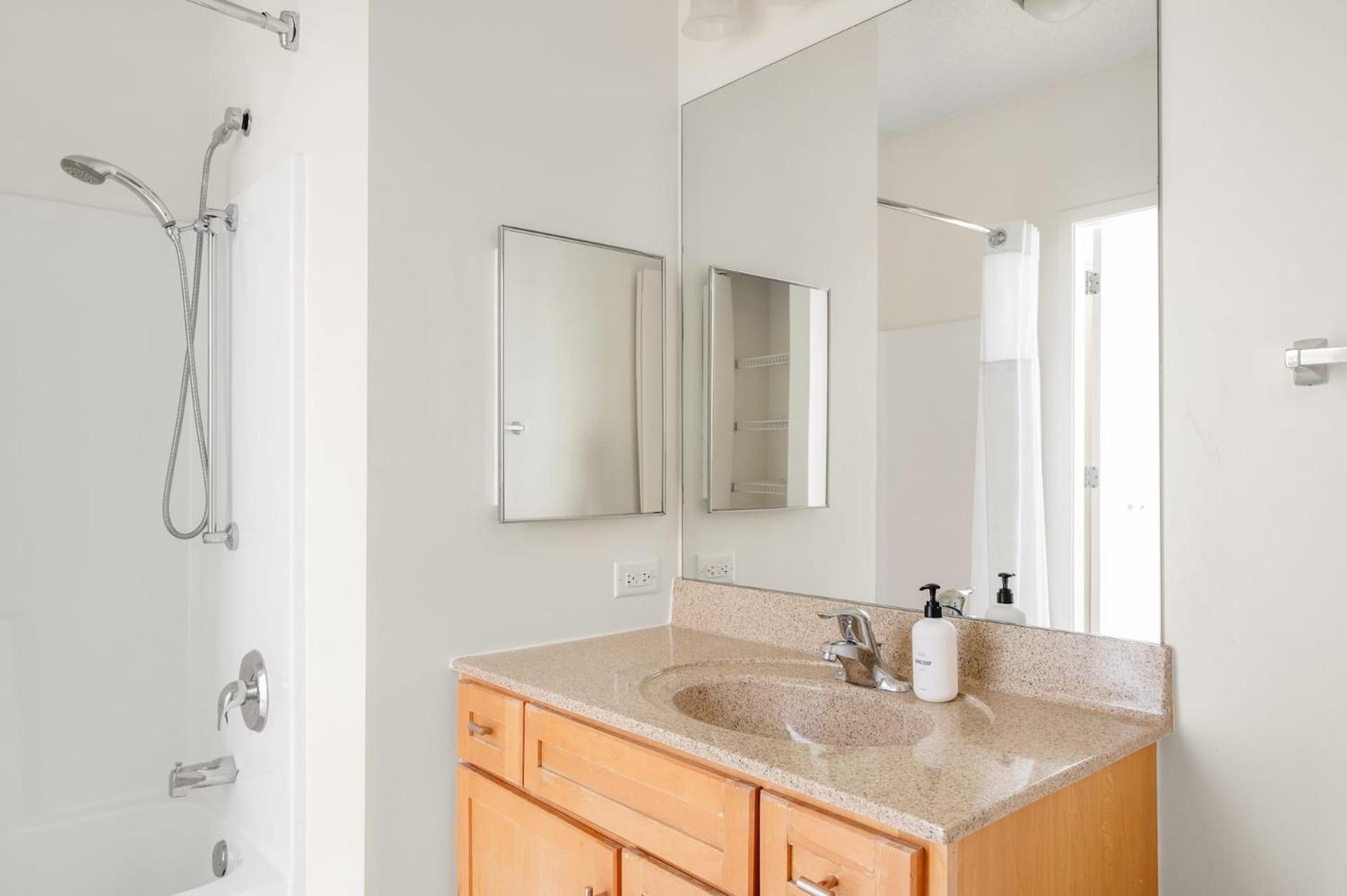 One-Bedroom Apartment Self Check Virtual Front Desk