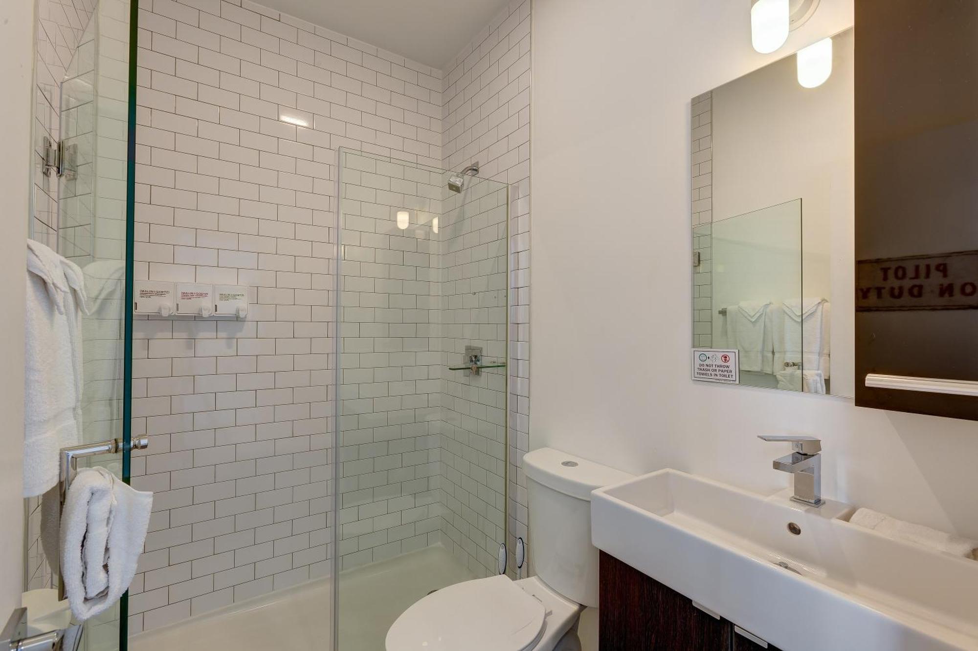 Studio Apartment Queen Bed