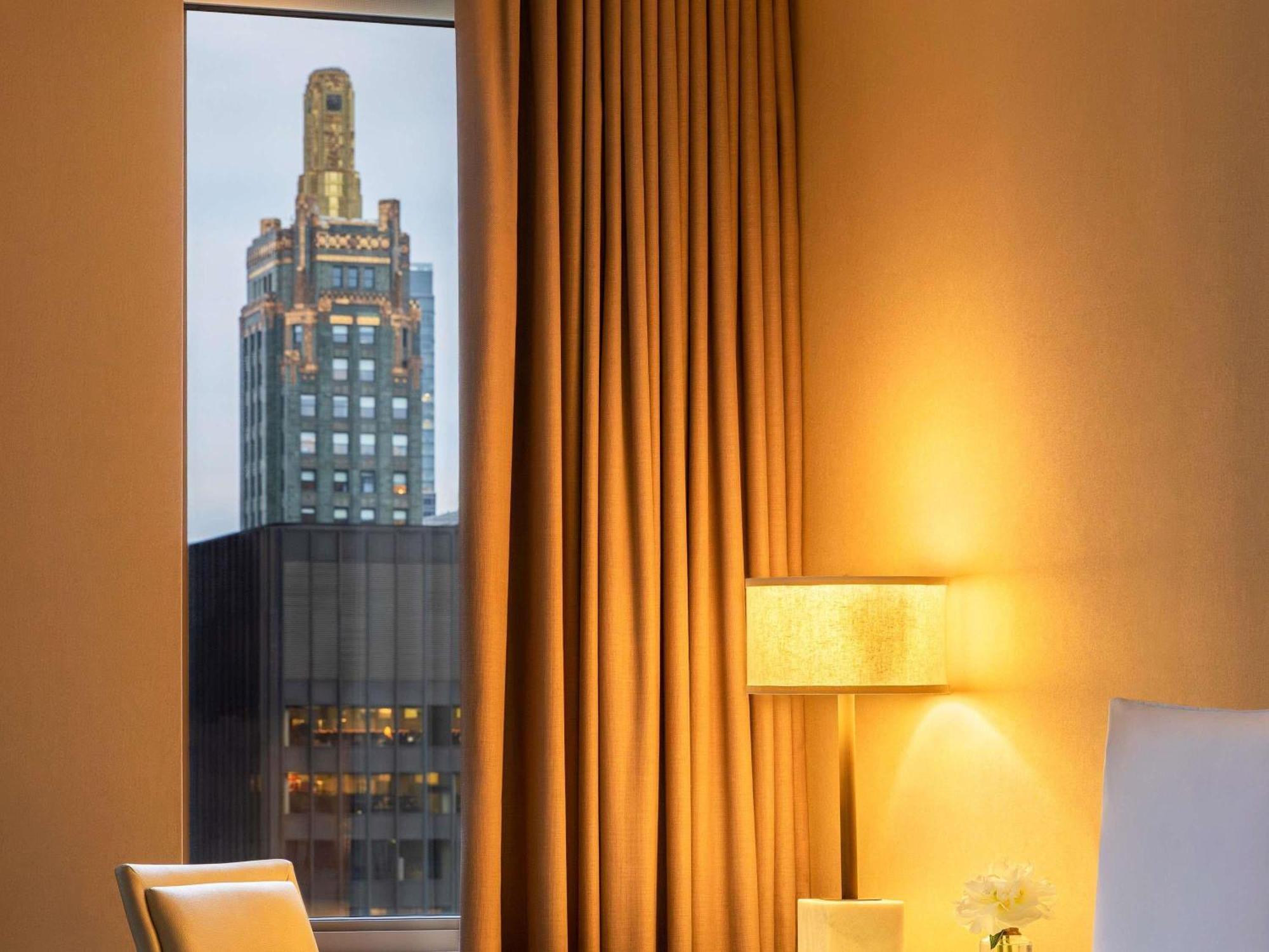 One Bedroom Suite 1 King