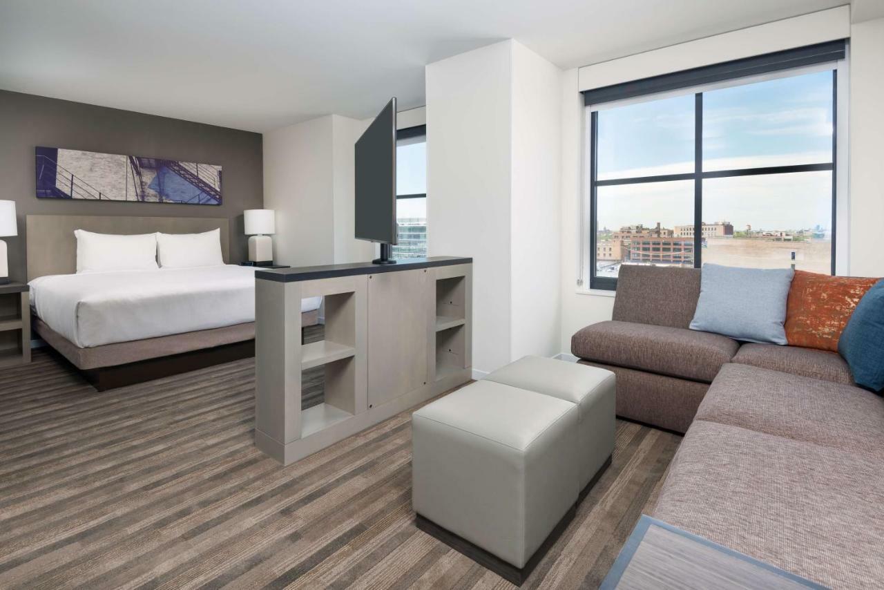 King Suite Kitchen High Floor