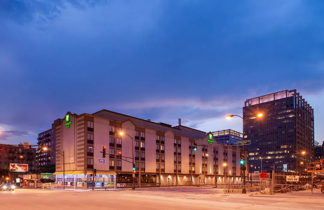 Holiday Inn & Suites Chicago-Downtown By Ihg-1