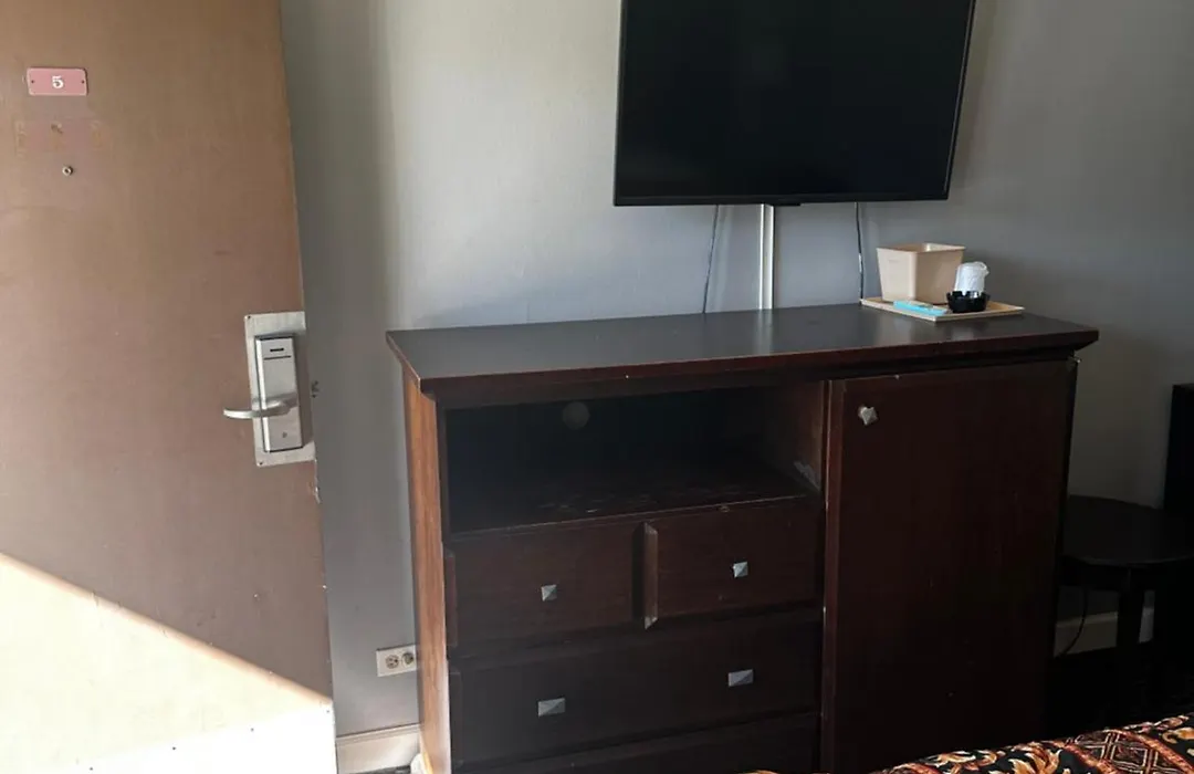 Apache Motel-1