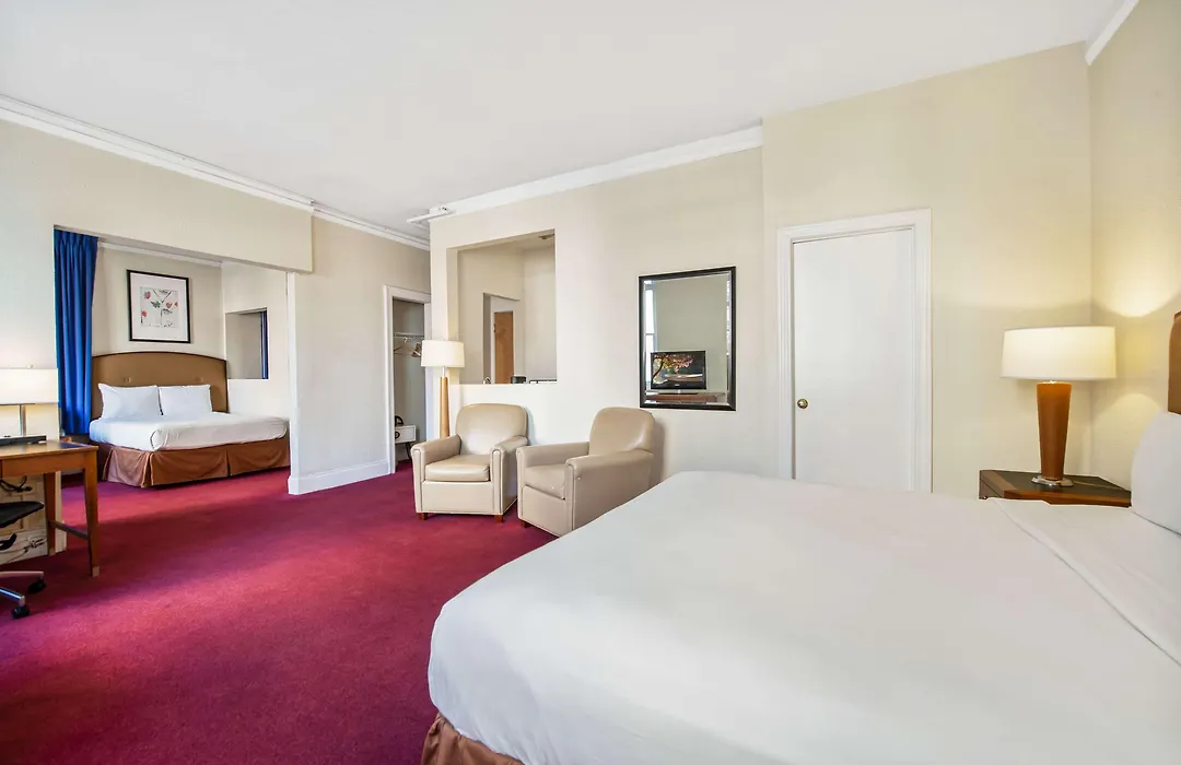 Travelodge By Wyndham Downtown Chicago-1