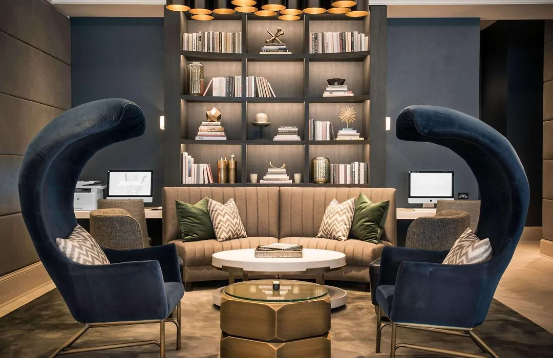 Londonhouse Chicago, Curio Collection By Hilton-1