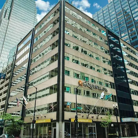La Quinta Inn & Suites By Wyndham Chicago Downtown-3