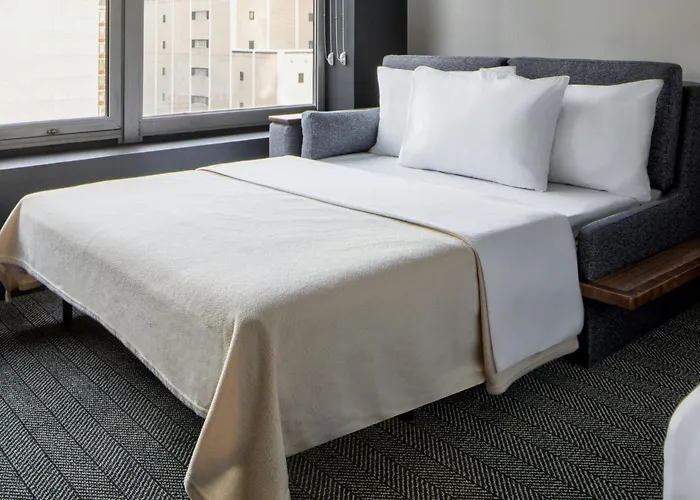 Courtyard By Marriott Chicago Downtown/River North
