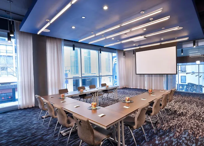 Aloft By Marriott Chicago Mag Mile Hotel