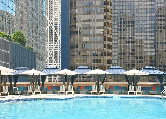 Doubletree By Hilton Chicago Magnificent Mile Hotel