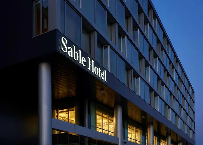 Sable At Navy Pier Chicago, Curio Collection By Hilton Hotel