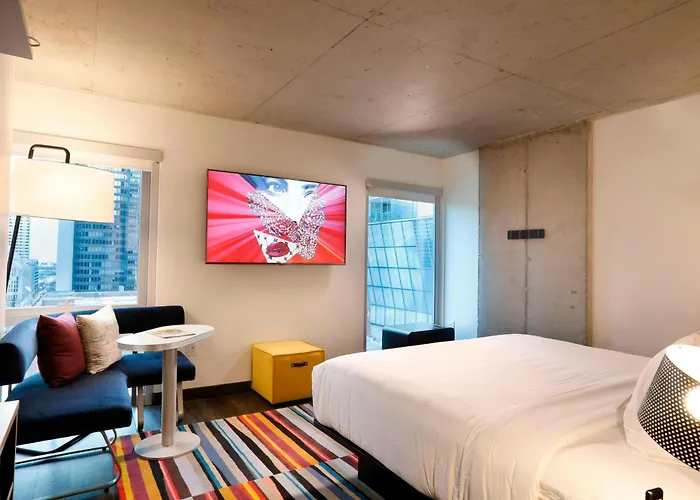 Aloft Chicago Mag Mile Hotel