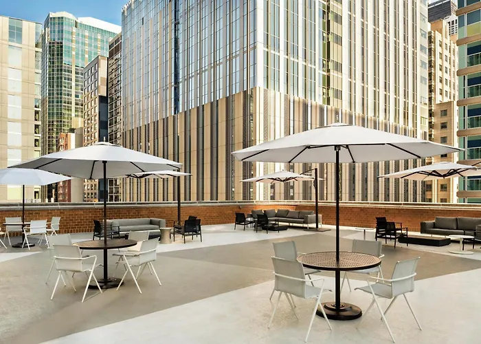 Hilton Grand Vacations Club Chicago Magnificent Mile Hotel
